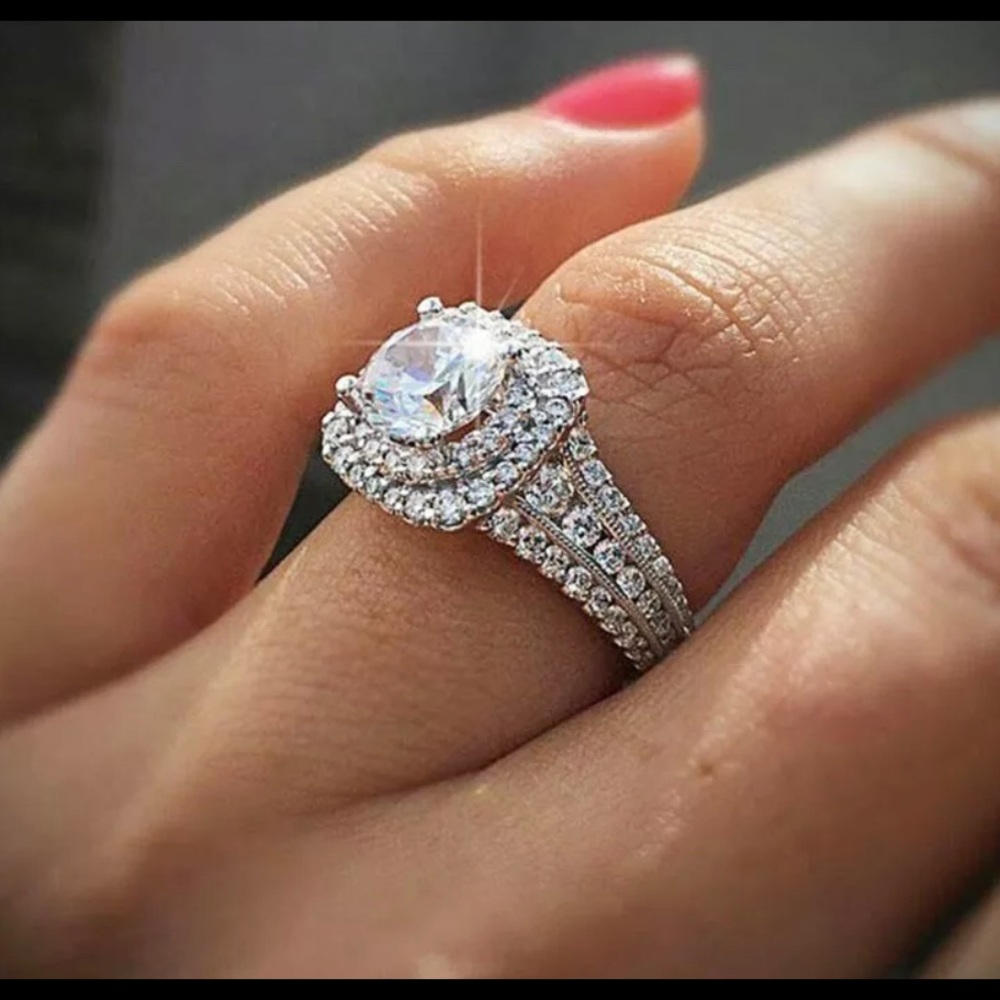 BEAUTIFUL DINNER RING - Picture 5 of 6